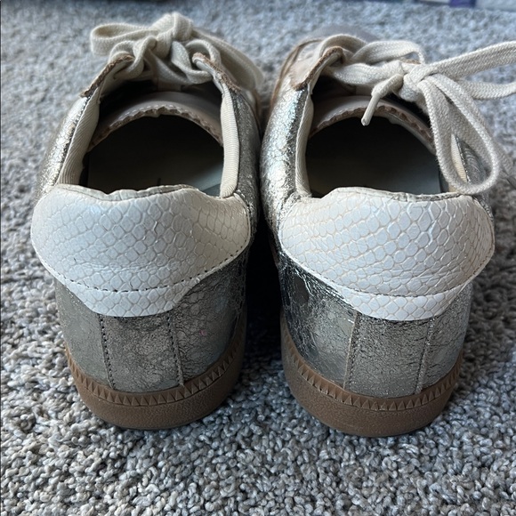 Dolce Vita Notice Sneakers in silver 7.5 - Picture 8 of 9